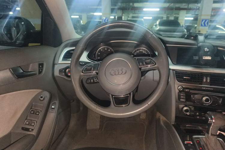 Used Audi A4L 2016 35 TFSI Collector's Edition Automatic Standard Model Steering Wheel