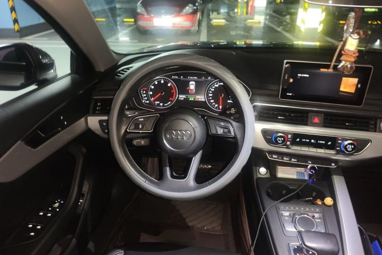 Used Audi A4L 2016 35 TFSI Collector's Edition Automatic Standard Model Steering Wheel