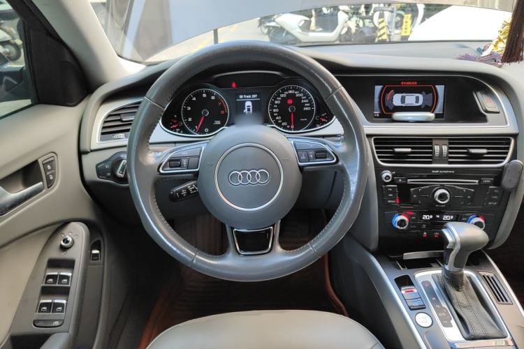 Used Audi A4L 2016 35 TFSI Collector's Edition Automatic Standard Model Steering Wheel