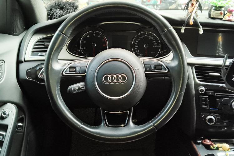 Used Audi A4L 2016 35 TFSI Collection Edition S line Comfort Model Steering Wheel