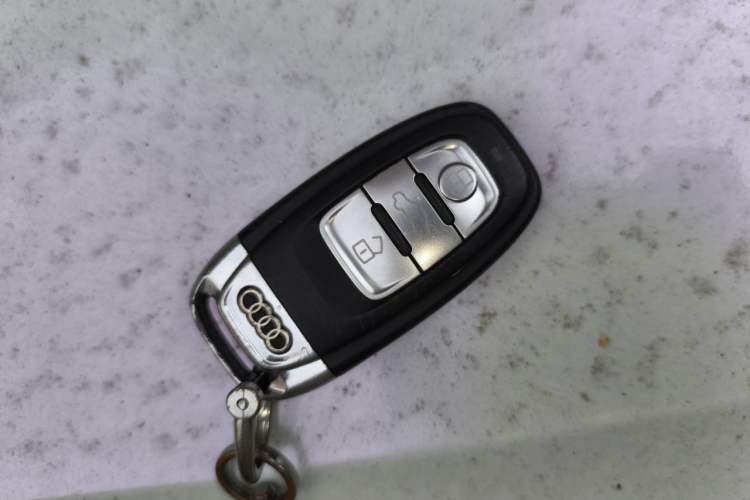 Used Audi A4L 2016 35 TFSI Collector's Edition Automatic Standard Model Vehicle Key