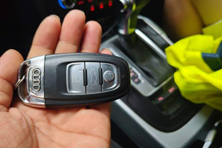 Used Audi A4L 2016 35 TFSI Collector's Edition Automatic Standard Model Vehicle Key