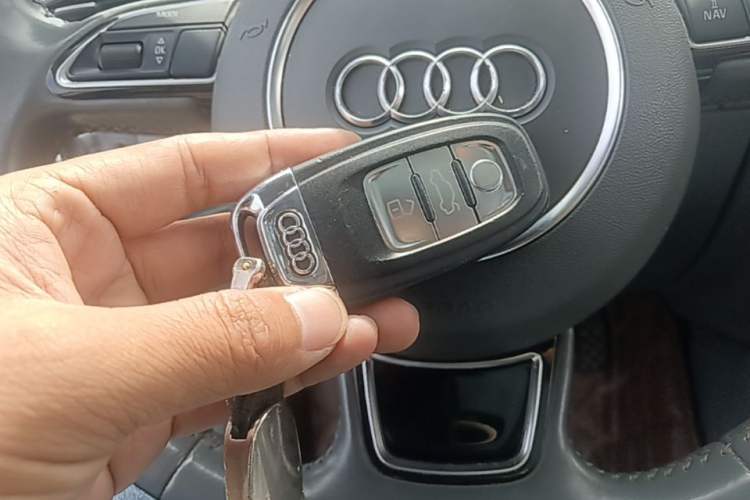 Used Audi A4L 2016 35 TFSI Collector's Edition Automatic Standard Model Vehicle Key