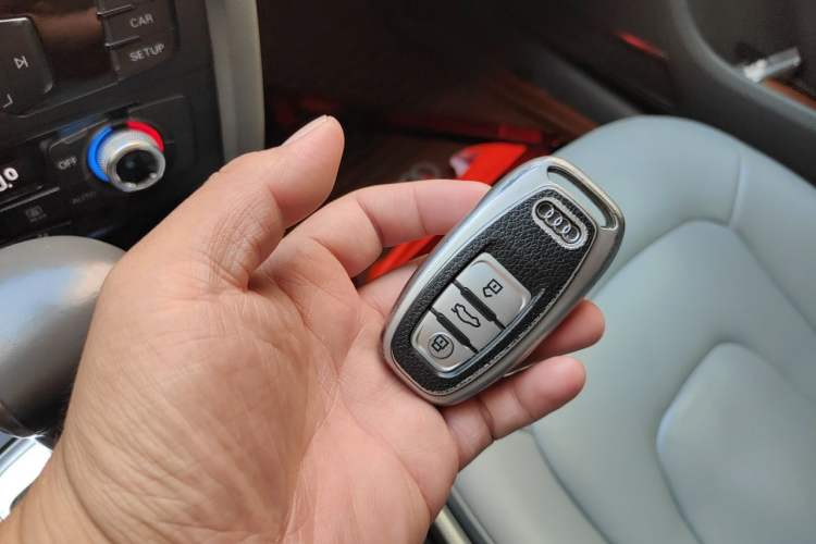 Used Audi A4L 2016 35 TFSI Collector's Edition Automatic Standard Model Vehicle Key