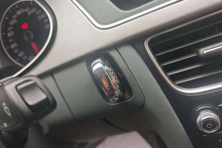 Used Audi A4L 2016 30 TFSI Collector's Edition Automatic Comfort Model Vehicle Key