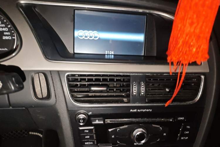 Used Audi A4L 2016 35 TFSI Collector's Edition Automatic Standard Model Audio And AC Panel