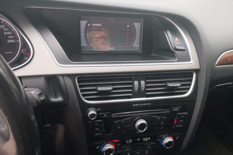 Used Audi A4L 2016 35 TFSI Collector's Edition Automatic Standard Model Audio And AC Panel