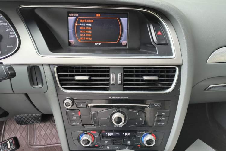 Used Audi A4L 2016 35 TFSI Collector's Edition Automatic Standard Model Audio And AC Panel