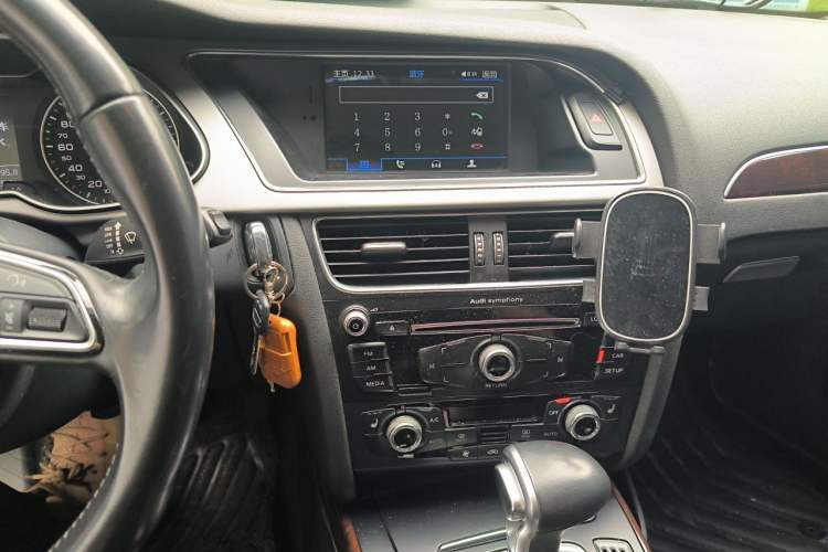 Used Audi A4L 2016 35 TFSI Automatic Comfort Model Audio And AC Panel