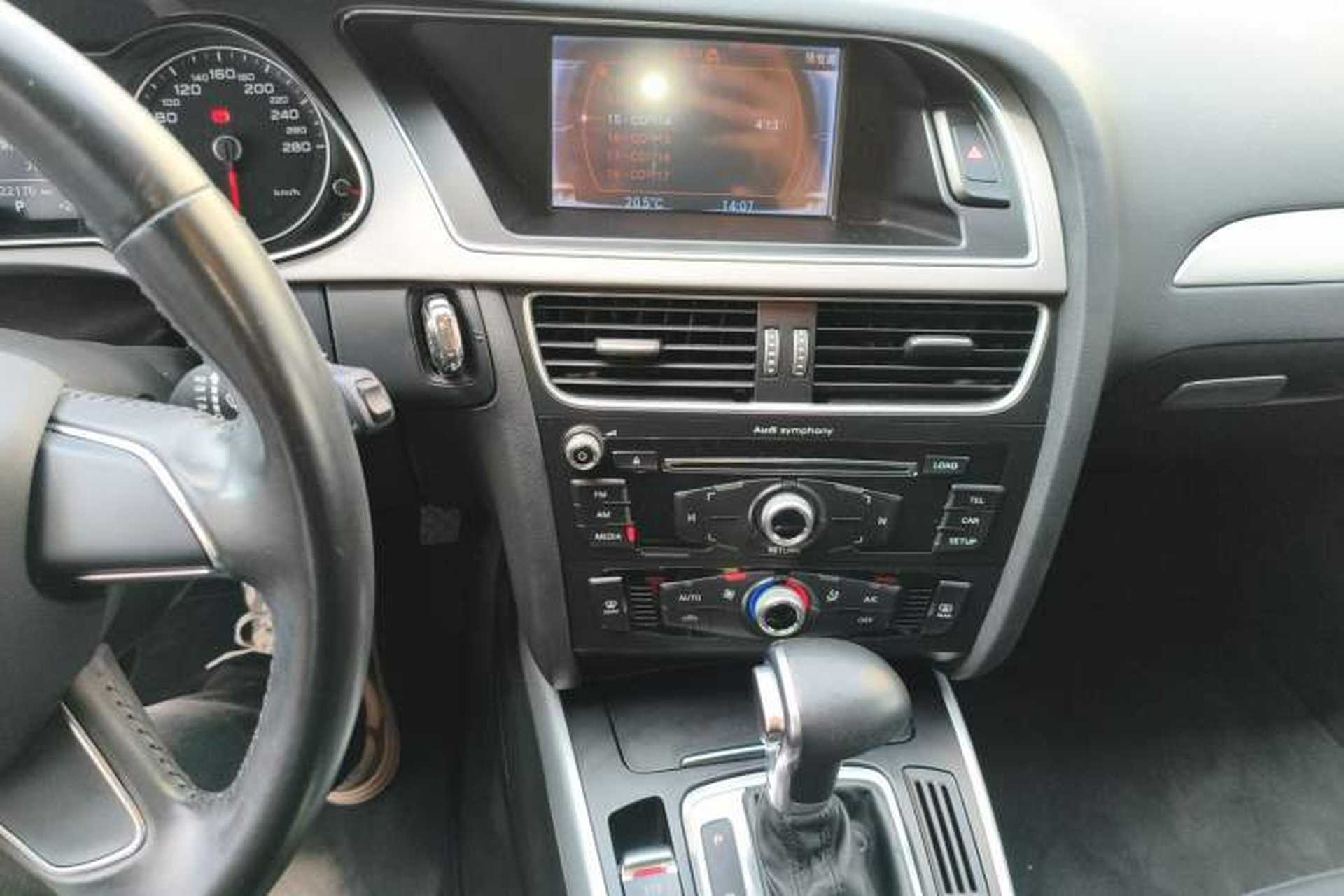Used Audi A4L 2016 30 TFSI Collector's Edition Automatic Comfort Model Audio And AC Panel