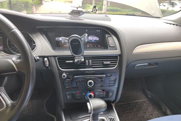 Used Audi A4L 2016 30 TFSI Collector's Edition Automatic Comfort Model Audio And AC Panel