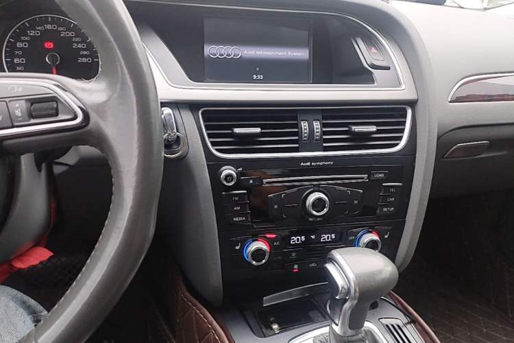 Used Audi A4L 2016 35 TFSI Automatic Comfort Model Audio And AC Panel