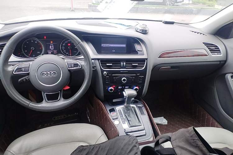Used Audi A4L 2016 35 TFSI Automatic Comfort Model Center Console