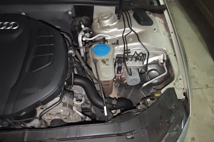 Used Audi A4L 2016 35 TFSI Collector's Edition Automatic Standard Model Engine Bay Left