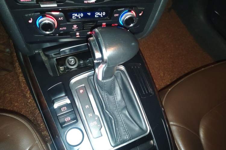 Used Audi A4L 2016 35 TFSI Collection Edition S line Comfort Model Gear Lever
