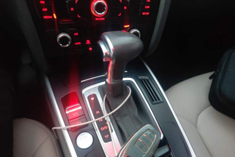 Used Audi A4L 2016 35 TFSI Collector's Edition Automatic Standard Model Gear Lever