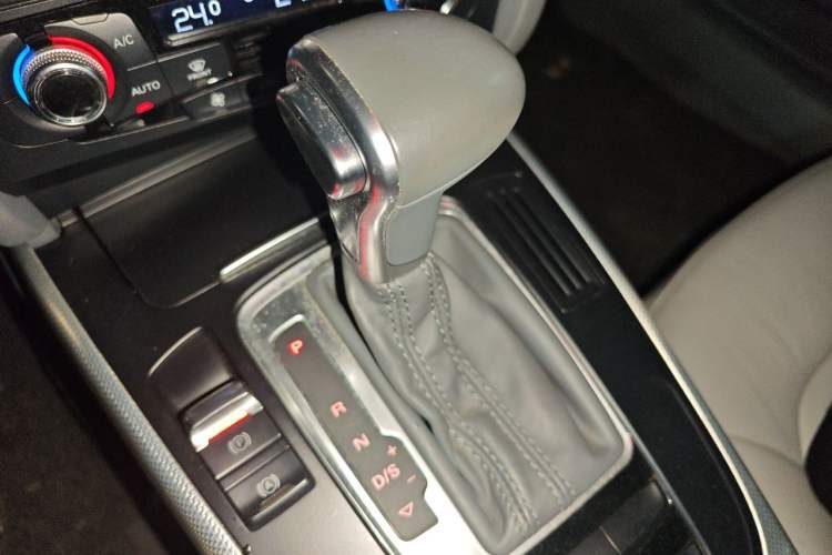 Used Audi A4L 2016 35 TFSI Automatic Standard Model Gear Lever