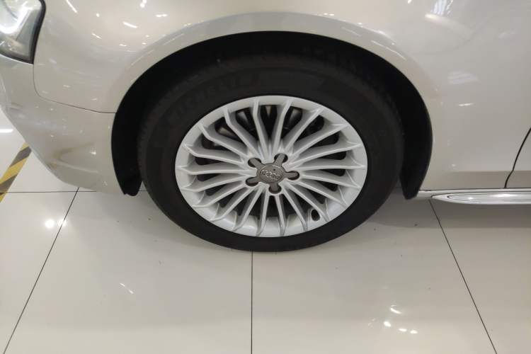 Used Audi A4L 2016 35 TFSI Collection Edition S line Comfort Model Left Front Wheel Hub