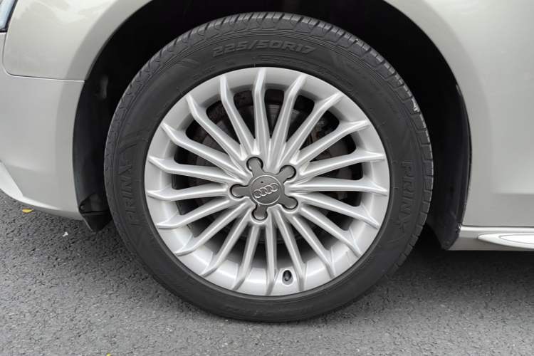 Used Audi A4L 2016 35 TFSI Collector's Edition Automatic Standard Model Left Front Wheel Hub