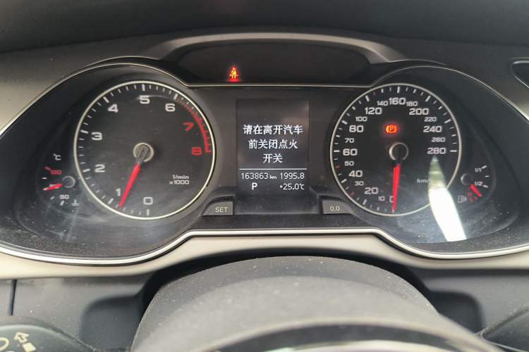 Used Audi A4L 2016 35 TFSI Automatic Comfort Model Odometer Close Up