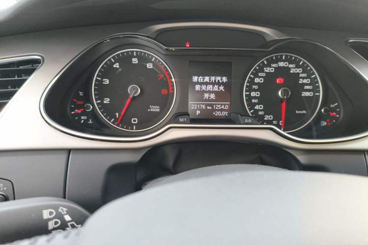 Used Audi A4L 2016 30 TFSI Collector's Edition Automatic Comfort Model Odometer Close Up