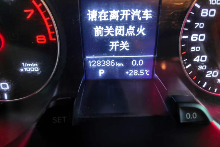 Used Audi A4L 2016 35 TFSI Collector's Edition Automatic Standard Model Odometer Close Up