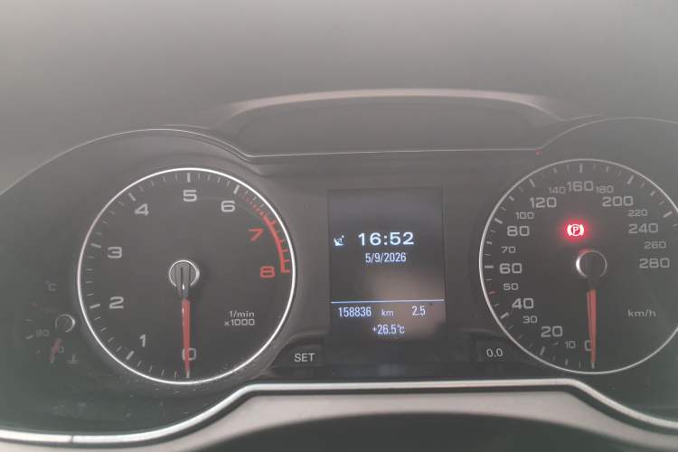 Used Audi A4L 2016 35 TFSI Luxury Automatic Odometer Close Up