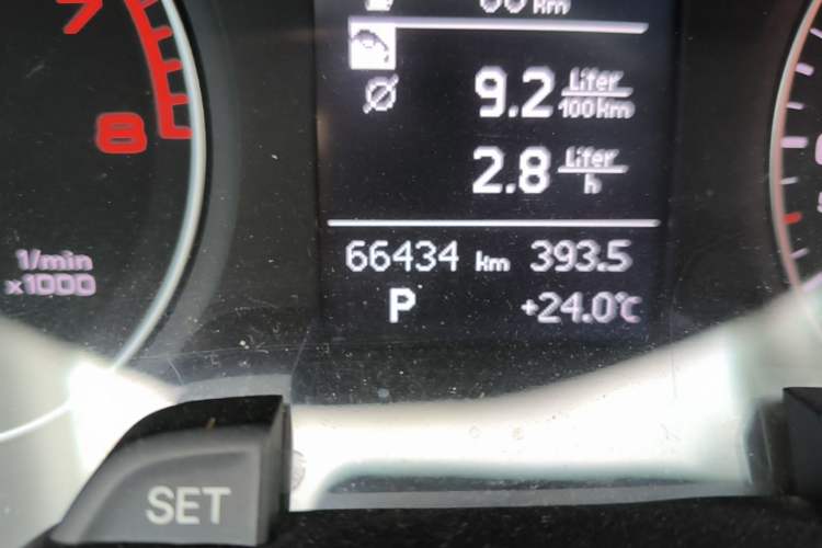 Used Audi A4L 2016 35 TFSI Collector's Edition Automatic Standard Model Odometer Close Up