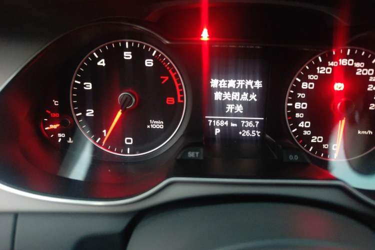Used Audi A4L 2016 35 TFSI Collector's Edition Automatic Standard Model Odometer Close Up