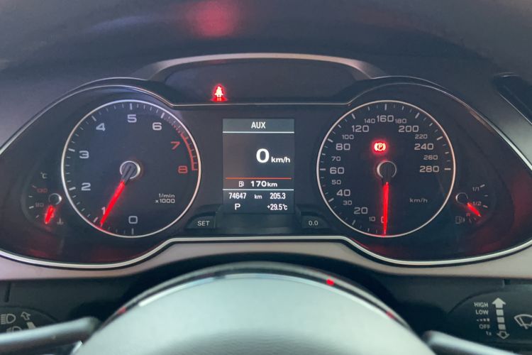 Used Audi A4L 2016 35 TFSI Collection Edition S line Comfort Model Odometer Close Up