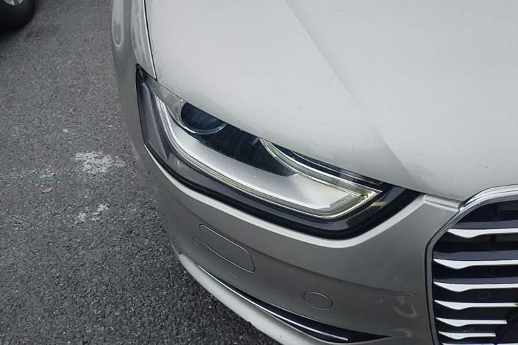 Used Audi A4L 2016 35 TFSI Automatic Comfort Model Right Front Headlight