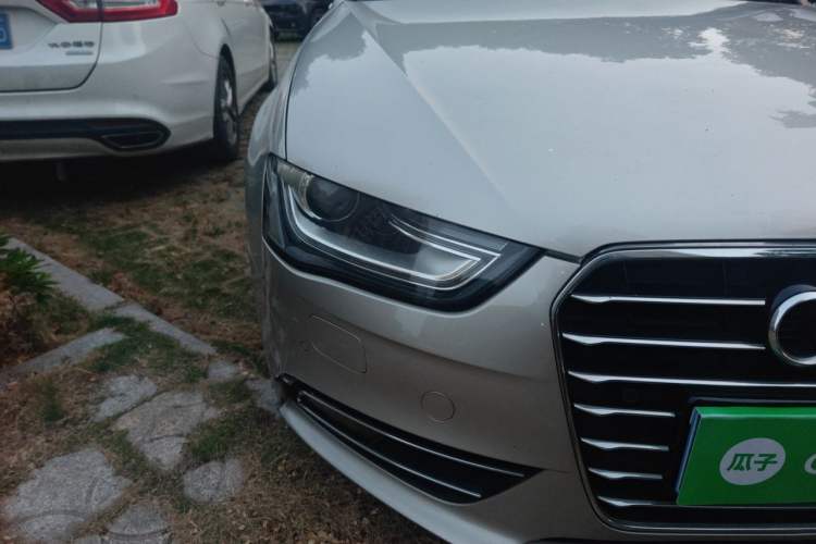 Used Audi A4L 2016 35 TFSI Collector's Edition Automatic Standard Model Right Front Headlight
