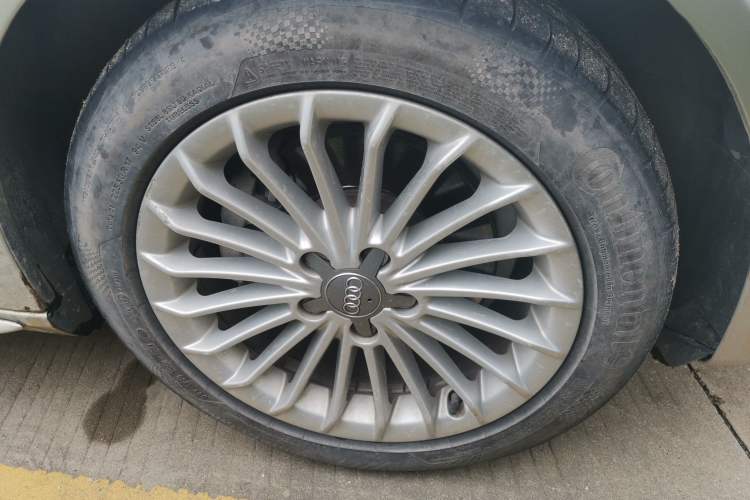 Used Audi A4L 2016 35 TFSI Collector's Edition Automatic Standard Model Right Front Wheel Hub