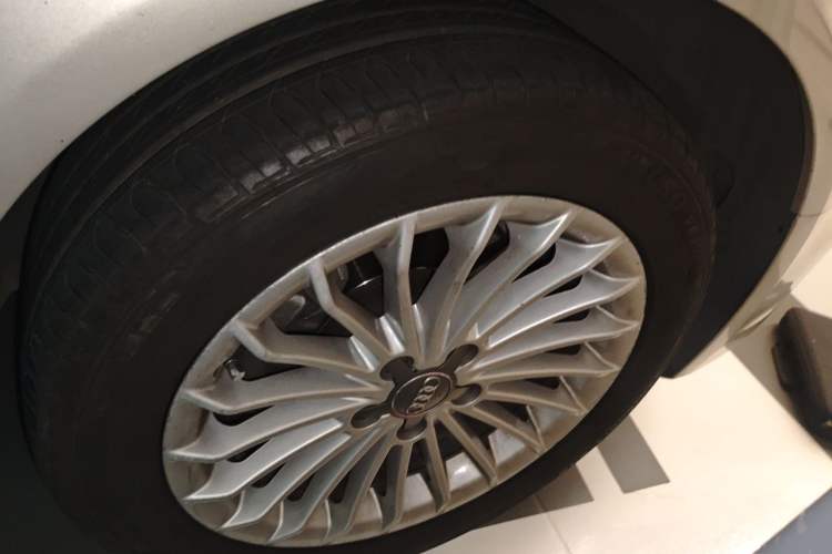 Used Audi A4L 2016 35 TFSI Collection Edition S line Comfort Model Right Front Wheel Hub