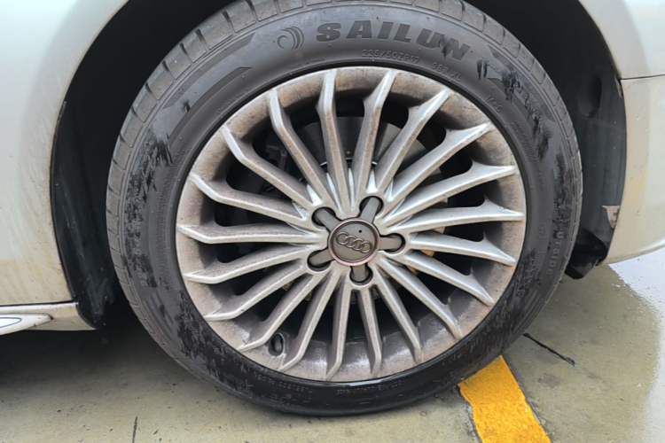 Used Audi A4L 2016 35 TFSI Collector's Edition Automatic Standard Model Right Front Wheel Hub