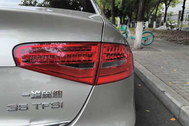 Used Audi A4L 2016 35 TFSI Collector's Edition Automatic Standard Model Right Rear Taillight