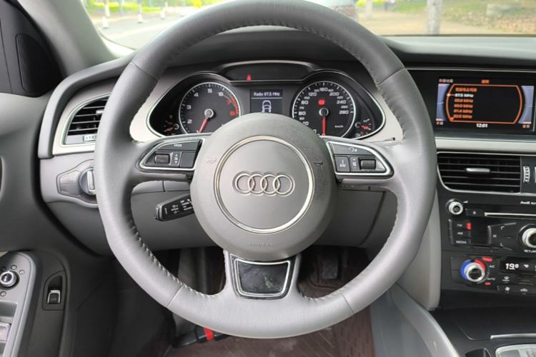Used Audi A4L 2016 35 TFSI Collector's Edition Automatic Standard Model Steering Wheel