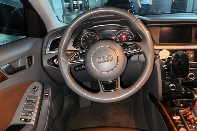 Used Audi A4L 2016 35 TFSI Collector's Edition Automatic Standard Model Steering Wheel