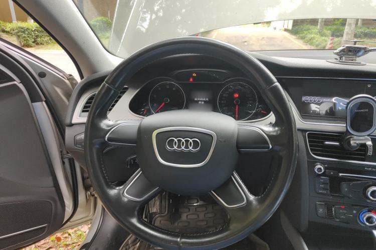 Used Audi A4L 2016 30 TFSI Collector's Edition Automatic Comfort Model Steering Wheel
