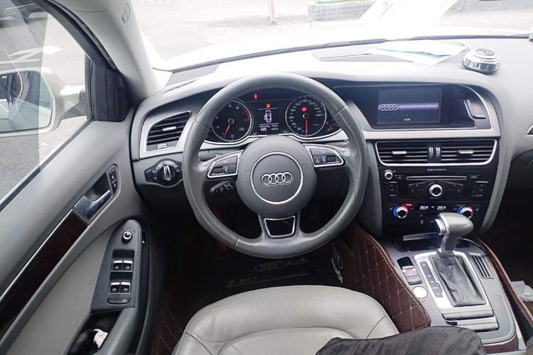 Used Audi A4L 2016 35 TFSI Automatic Comfort Model Steering Wheel