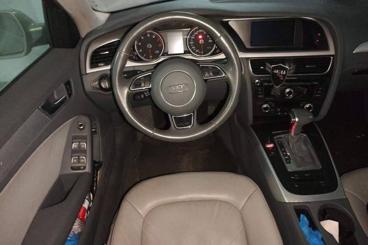 Used Audi A4L 2016 35 TFSI Automatic Standard Model Steering Wheel
