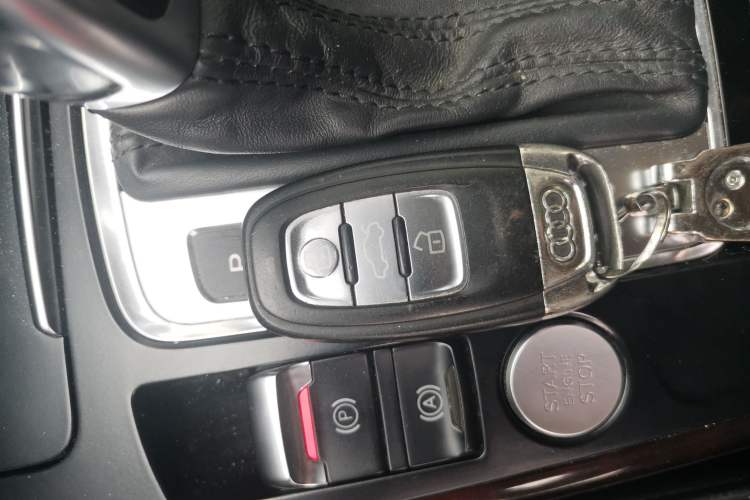 Used Audi A4L 2016 35 TFSI Collector's Edition Automatic Standard Model Vehicle Key