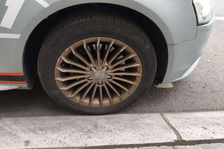Used Audi A4L 2016 35 TFSI Automatic Comfort Model Right Front Wheel Hub