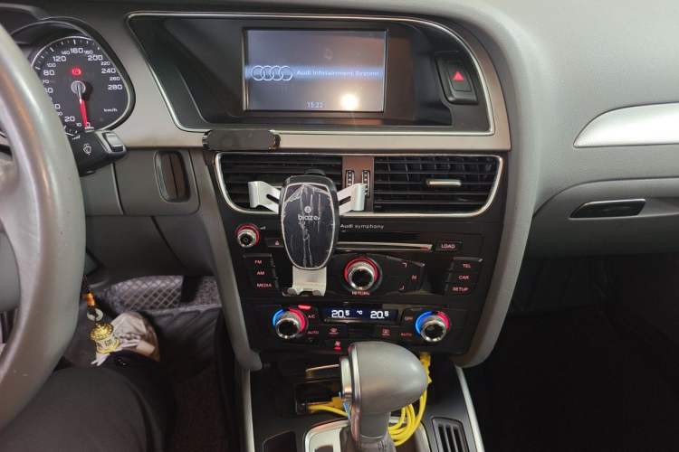 Used Audi A4L 2016 35 TFSI Collector's Edition Automatic Standard Model Audio And AC Panel