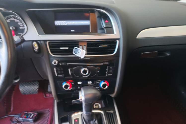 Used Audi A4L 2016 35 TFSI Collector's Edition Automatic Standard Model Audio And AC Panel