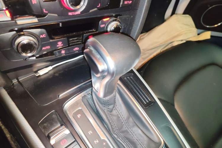 Used Audi A4L 2016 45 TFSI Collection Edition quattro Personalized Sports Model Gear Lever