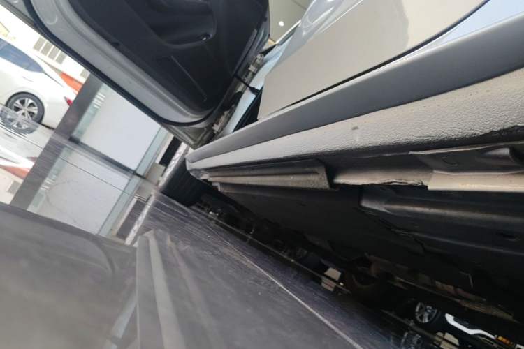 Used Audi A4L 2016 35 TFSI Collector's Edition Automatic Standard Model Left Side Sill