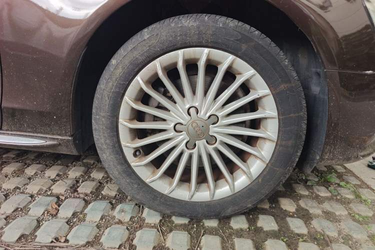 Used Audi A4L 2016 35 TFSI Collector's Edition Automatic Standard Model Right Front Wheel Hub