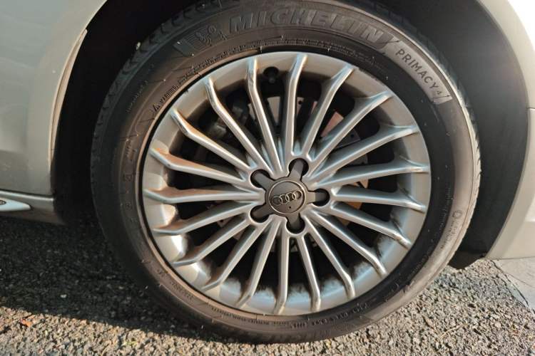 Used Audi A4L 2016 35 TFSI Collection Edition S line Comfort Model Right Front Wheel Hub