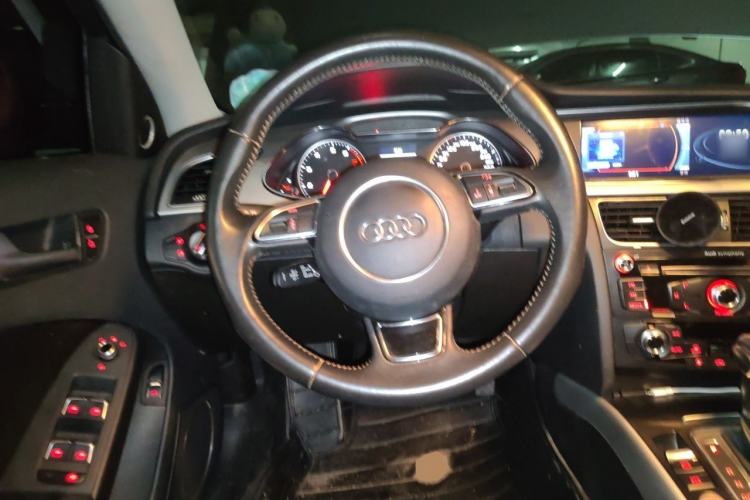 Used Audi A4L 2016 45 TFSI Collection Edition quattro Personalized Sports Model Steering Wheel